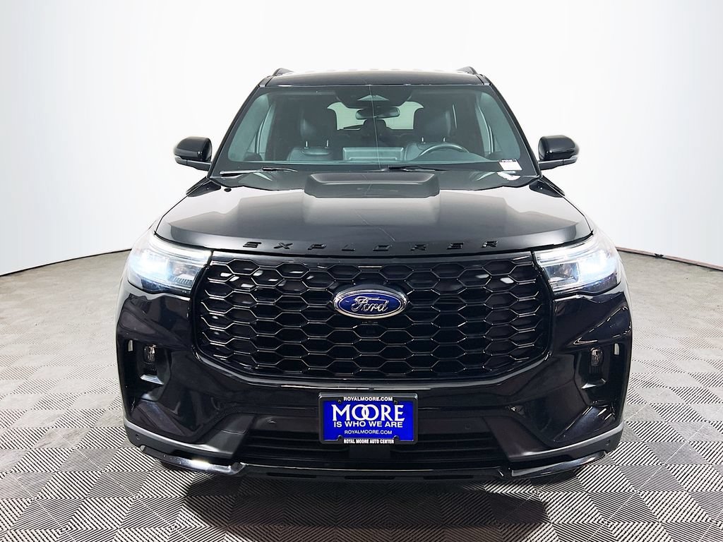 Used 2025 Ford Explorer ST-Line w/ ST-Line Street Pack AWD/4WD image 2