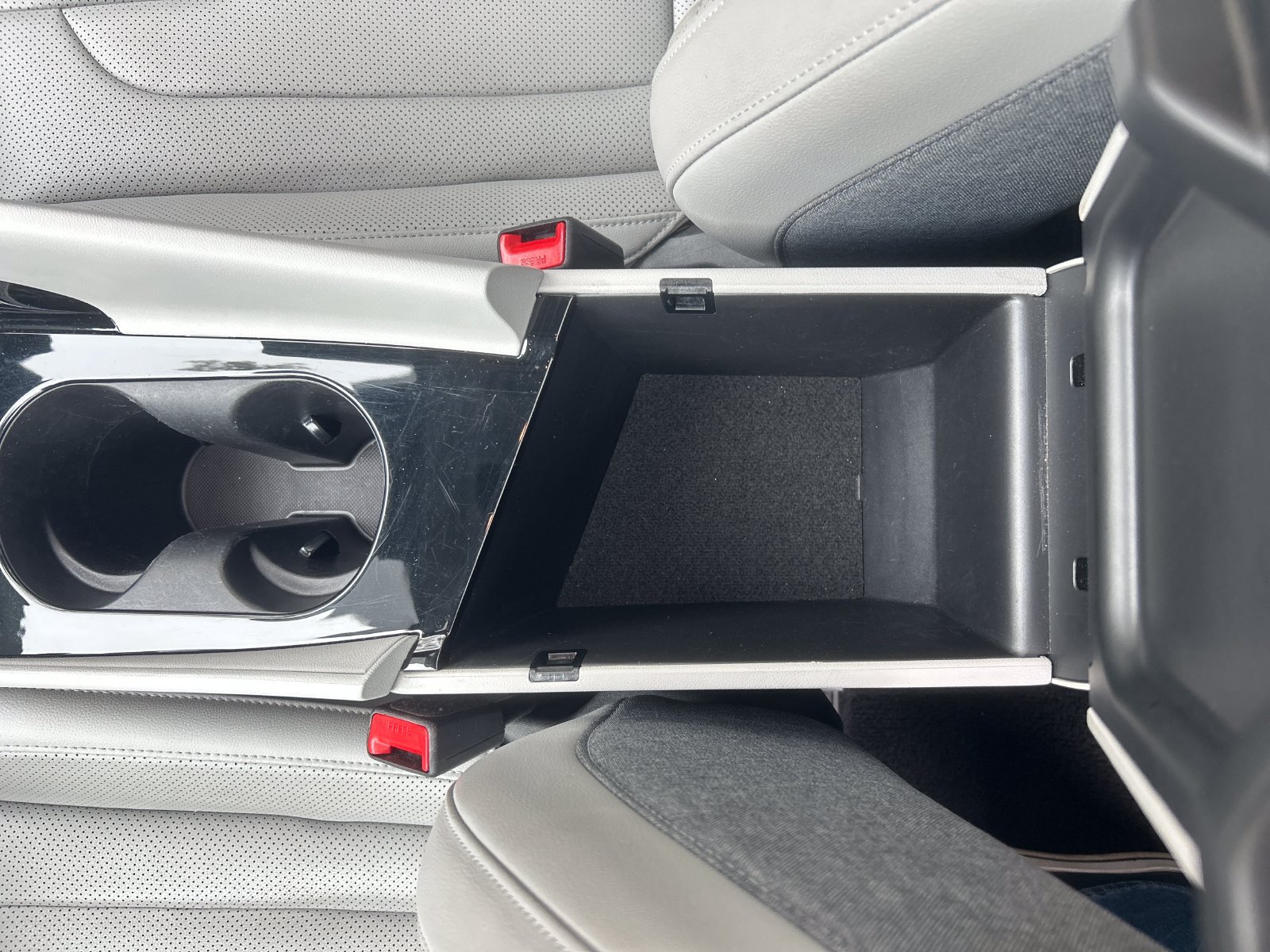 Used 2025 Hyundai Elantra Limited FWD image 19
