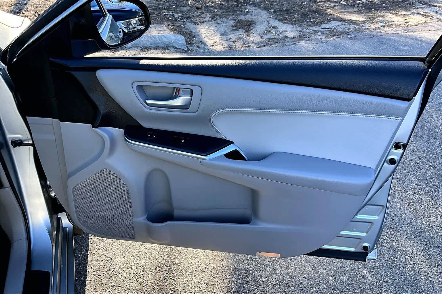 Used 2015 Toyota Camry XLE FWD image 21