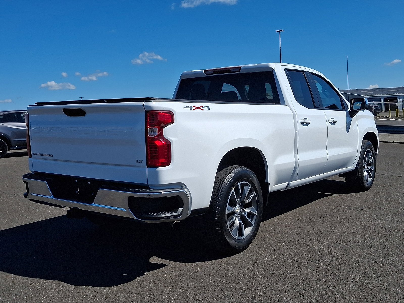 Used 2023 Chevrolet Silverado 1500 LT AWD/4WD image 6