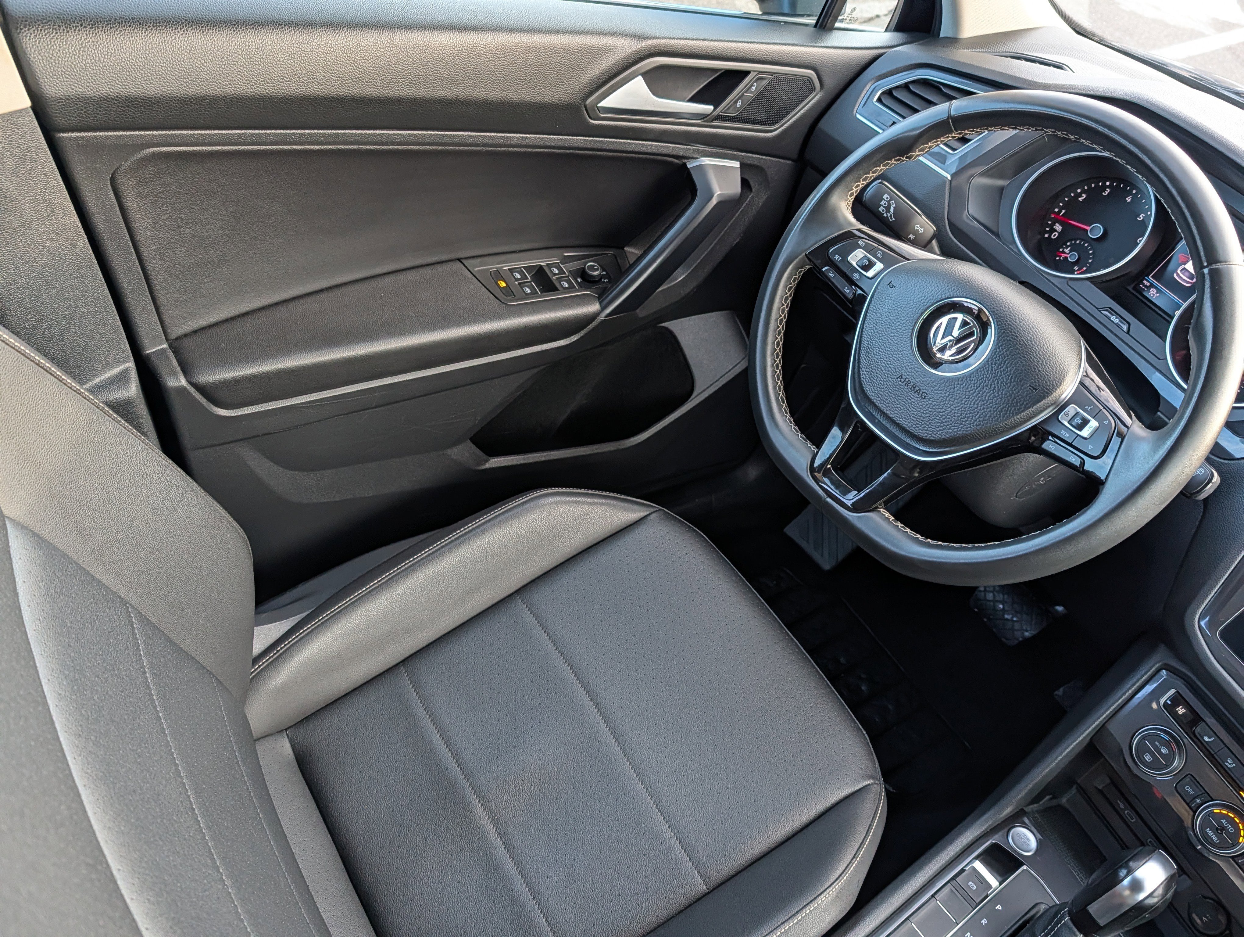 Used 2021 Volkswagen Tiguan SE image 9