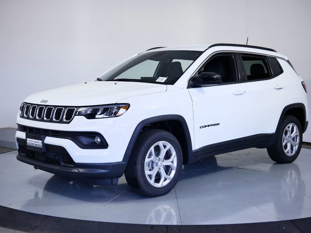 Used 2024 Jeep Compass Latitude image 1