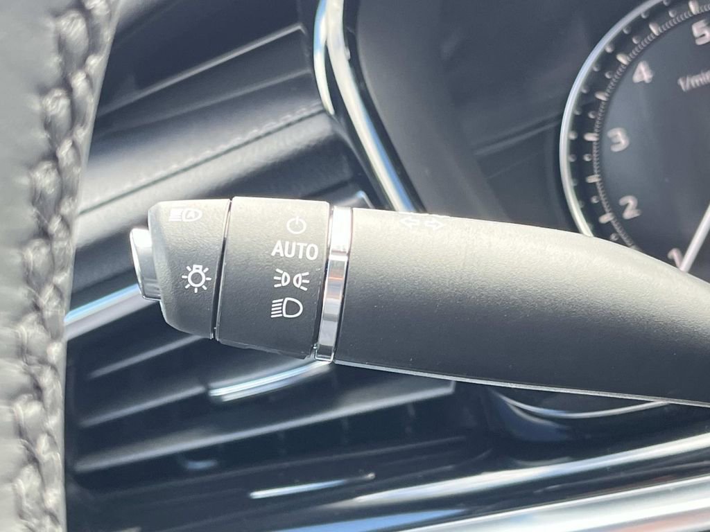 New 2025 Cadillac XT6 Luxury image 32