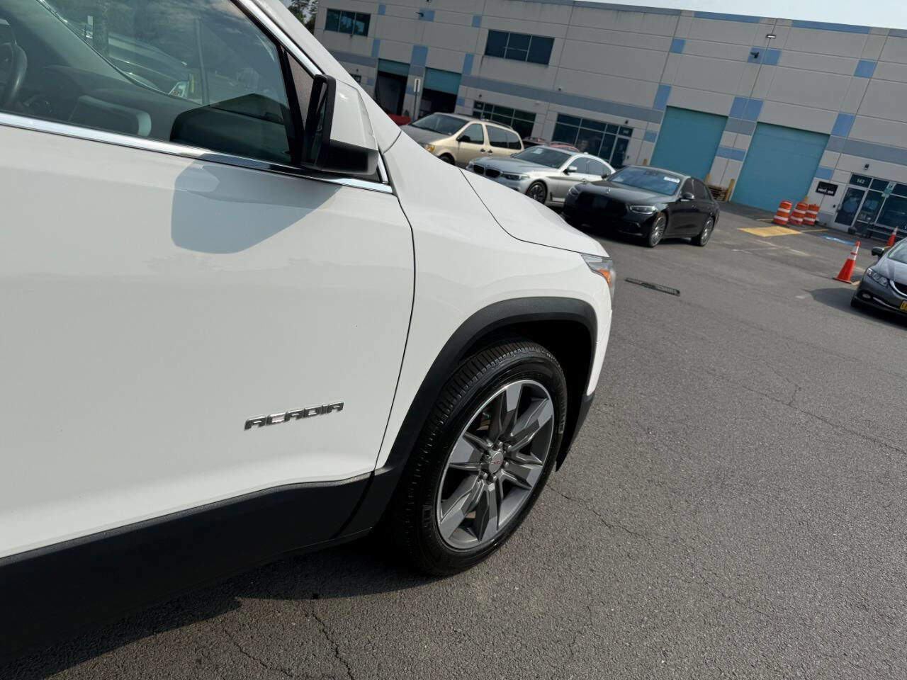 Used 2018 GMC Acadia SLT w/ LPO, Cargo Package image 7