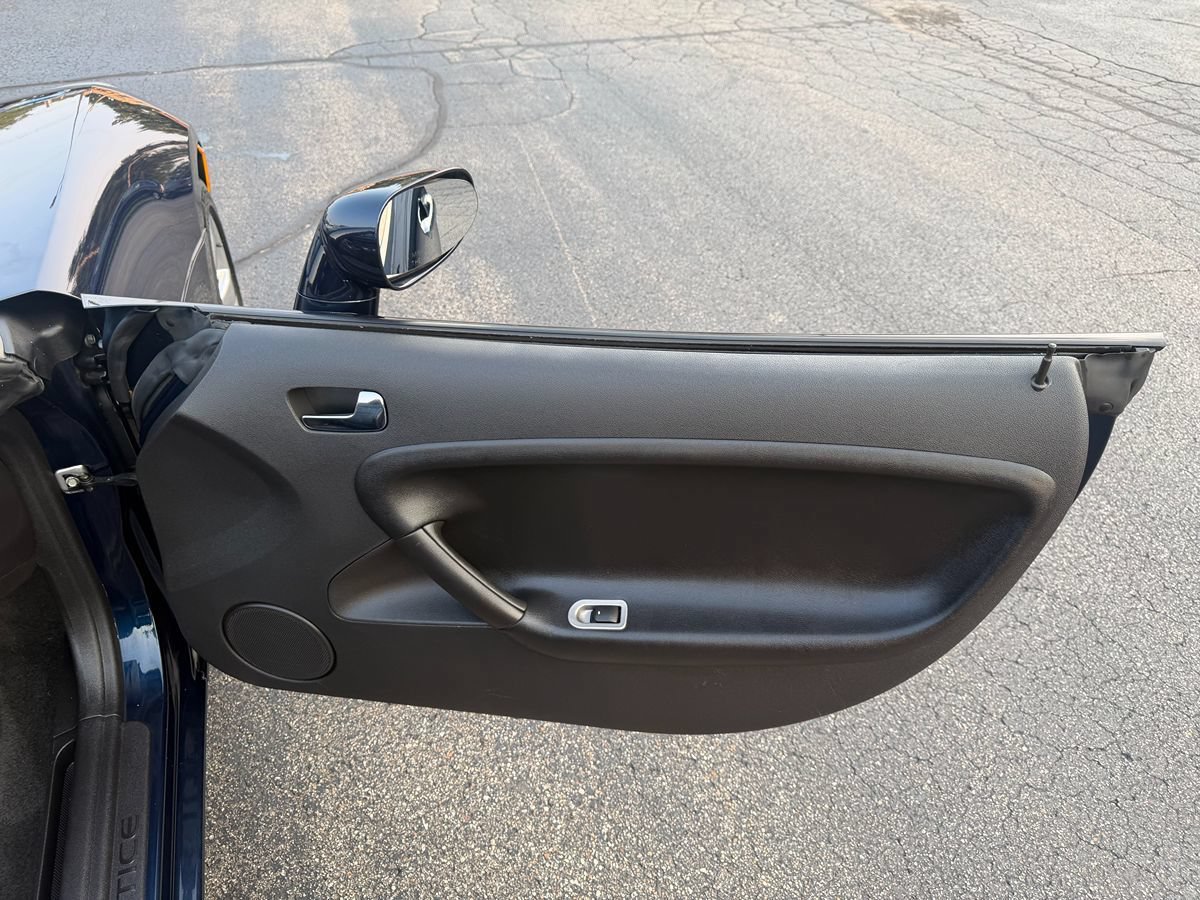 Used 2006 Pontiac Solstice Convertible w/ Premium Package RWD image 21