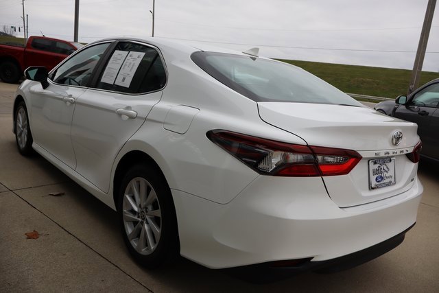 Used 2021 Toyota Camry LE image 5