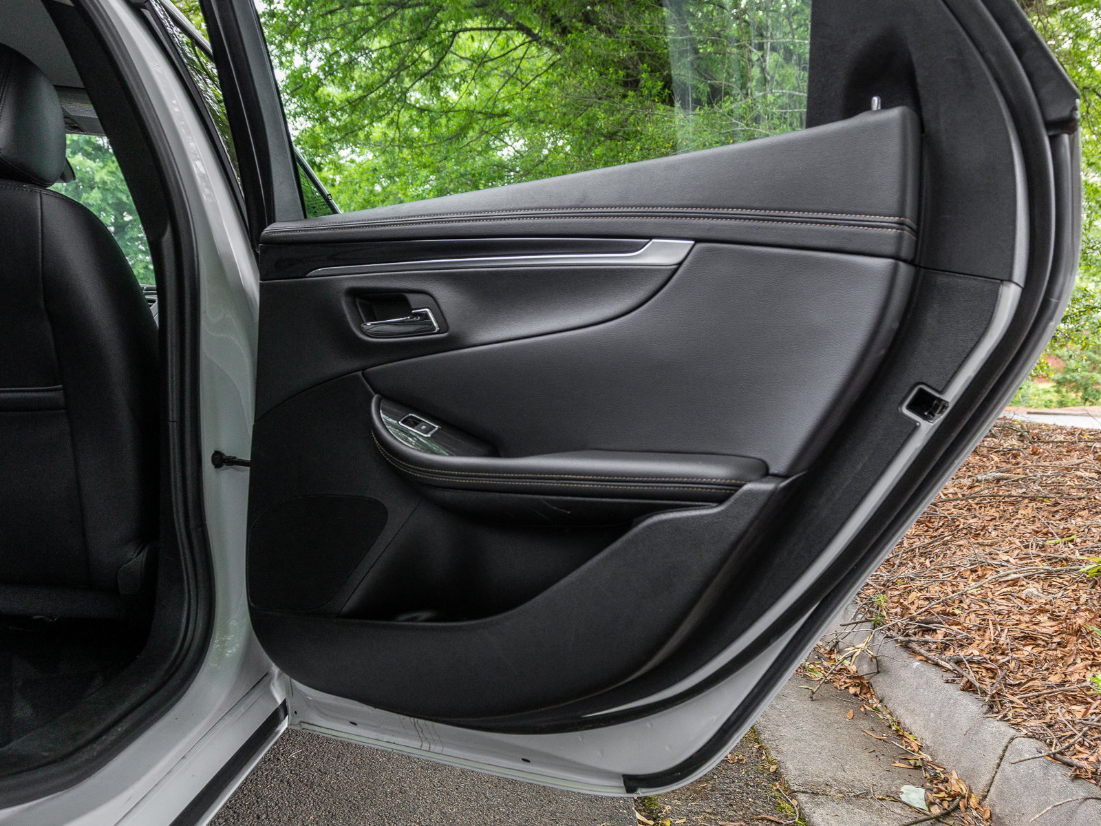 Used 2020 Chevrolet Impala LT FWD image 31