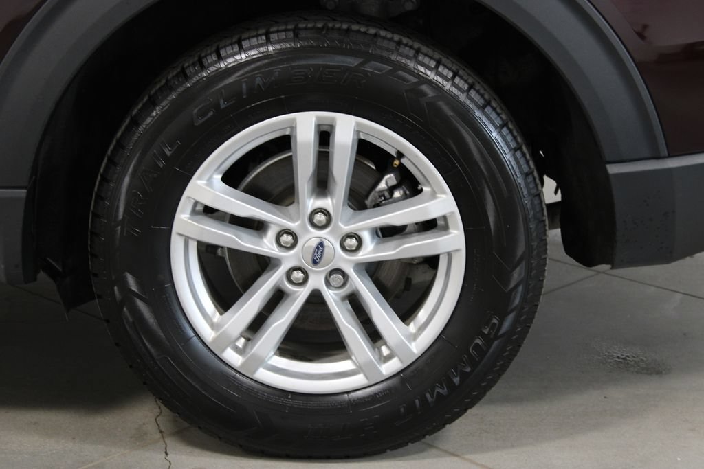 Used 2023 Ford Explorer XLT w/ Equipment Group 202A AWD/4WD image 17