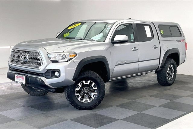 Used 2017 Toyota Tacoma TRD Off-Road AWD/4WD image 12