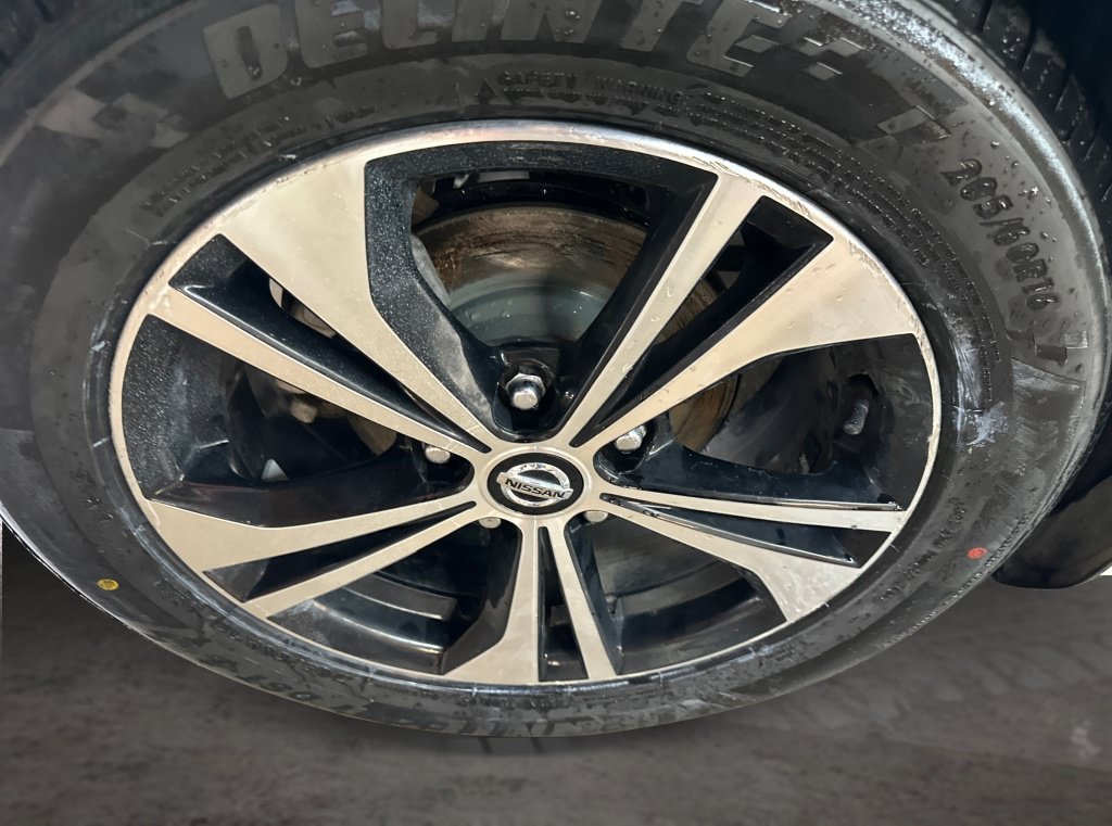 Used 2022 Nissan Sentra SV FWD image 16