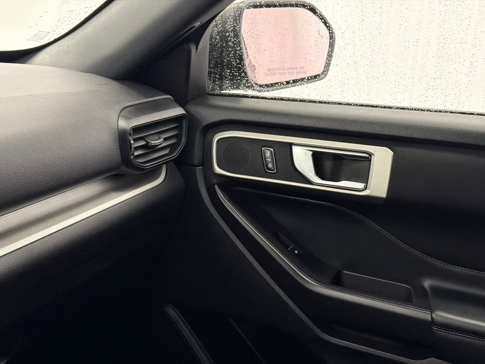 Used 2020 Ford Explorer XLT w/ Comfort Package image 32