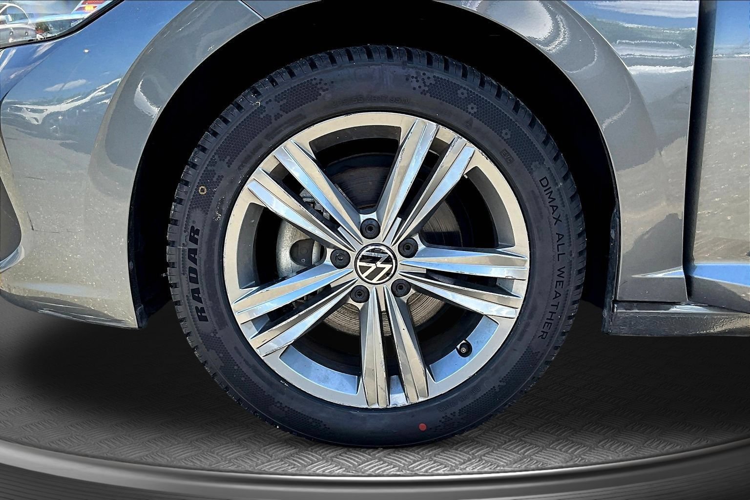Used 2024 Volkswagen Jetta SE FWD image 31