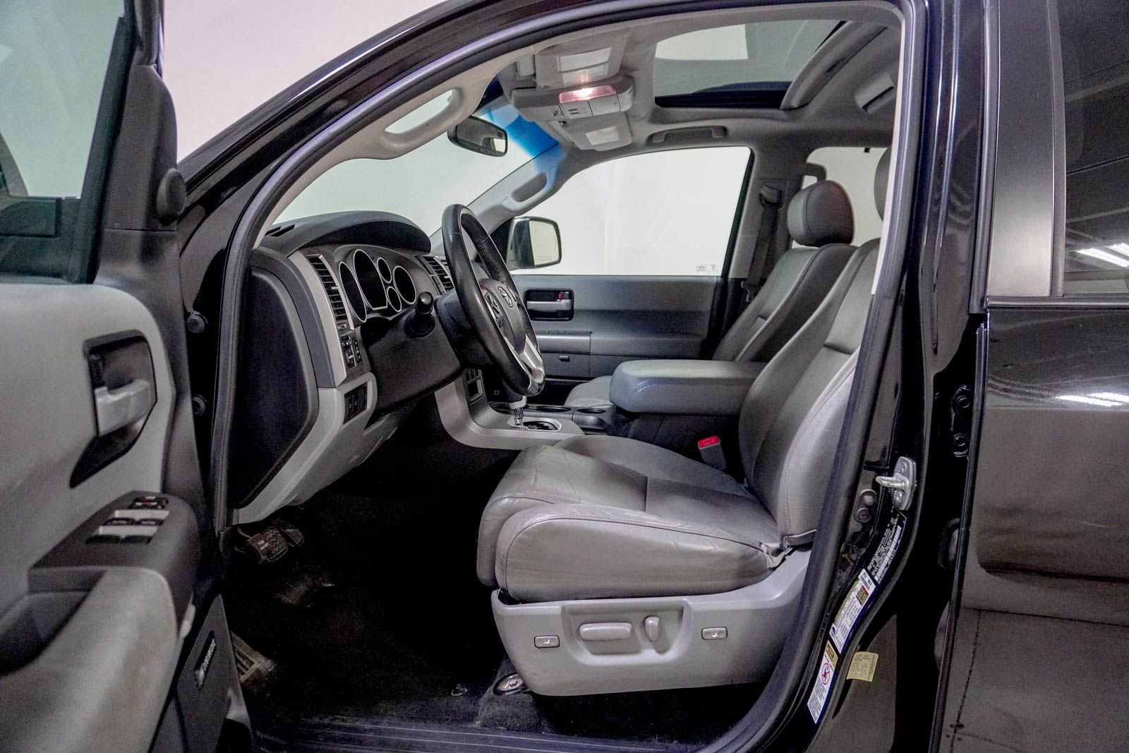 Used 2014 Toyota Sequoia Limited AWD/4WD image 21