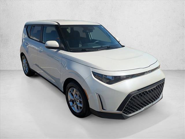 Used 2025 Kia Soul LX w/ LX Technology Package image 3