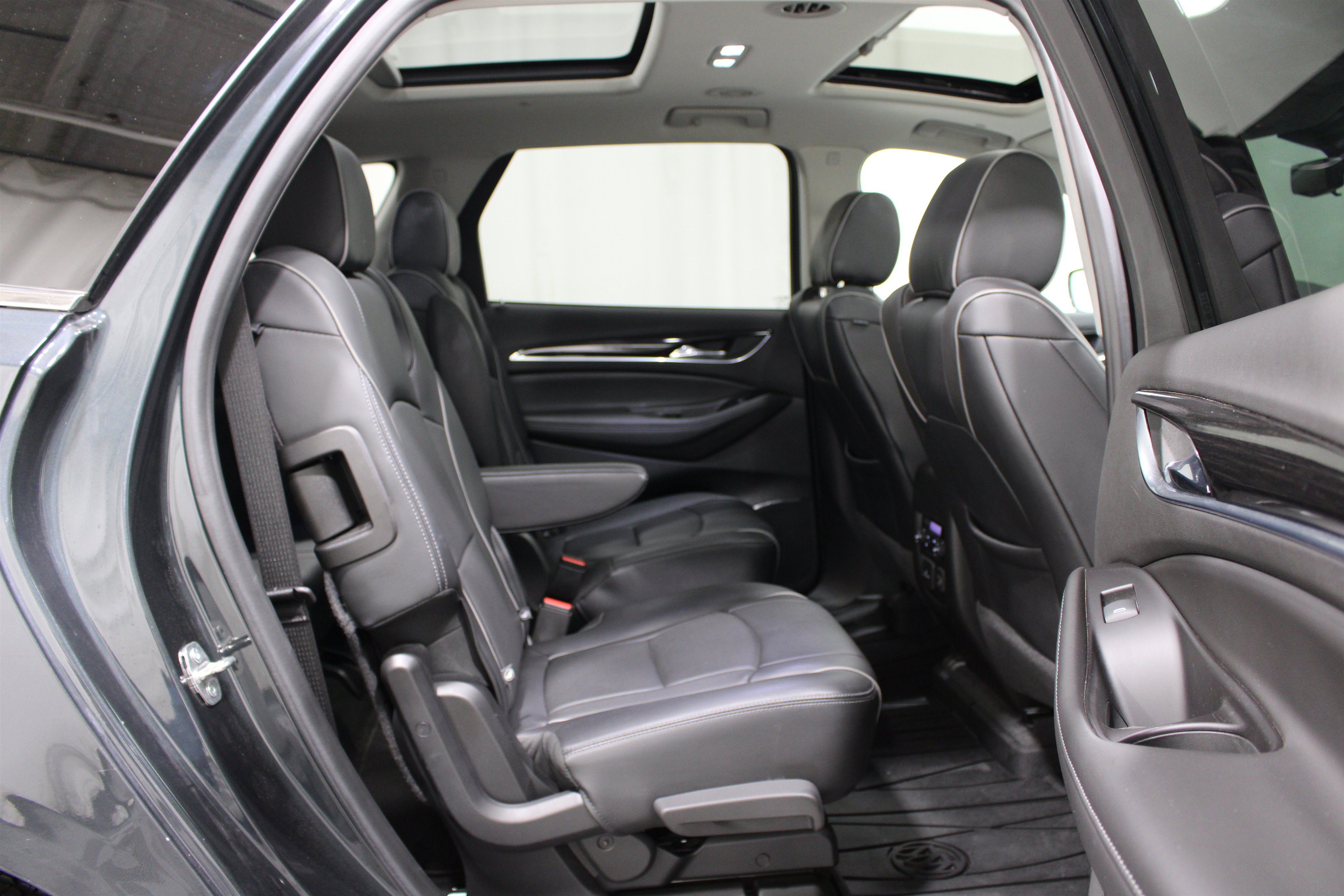 Used 2019 Buick Enclave Avenir w/ Avenir Technology Package FWD image 28