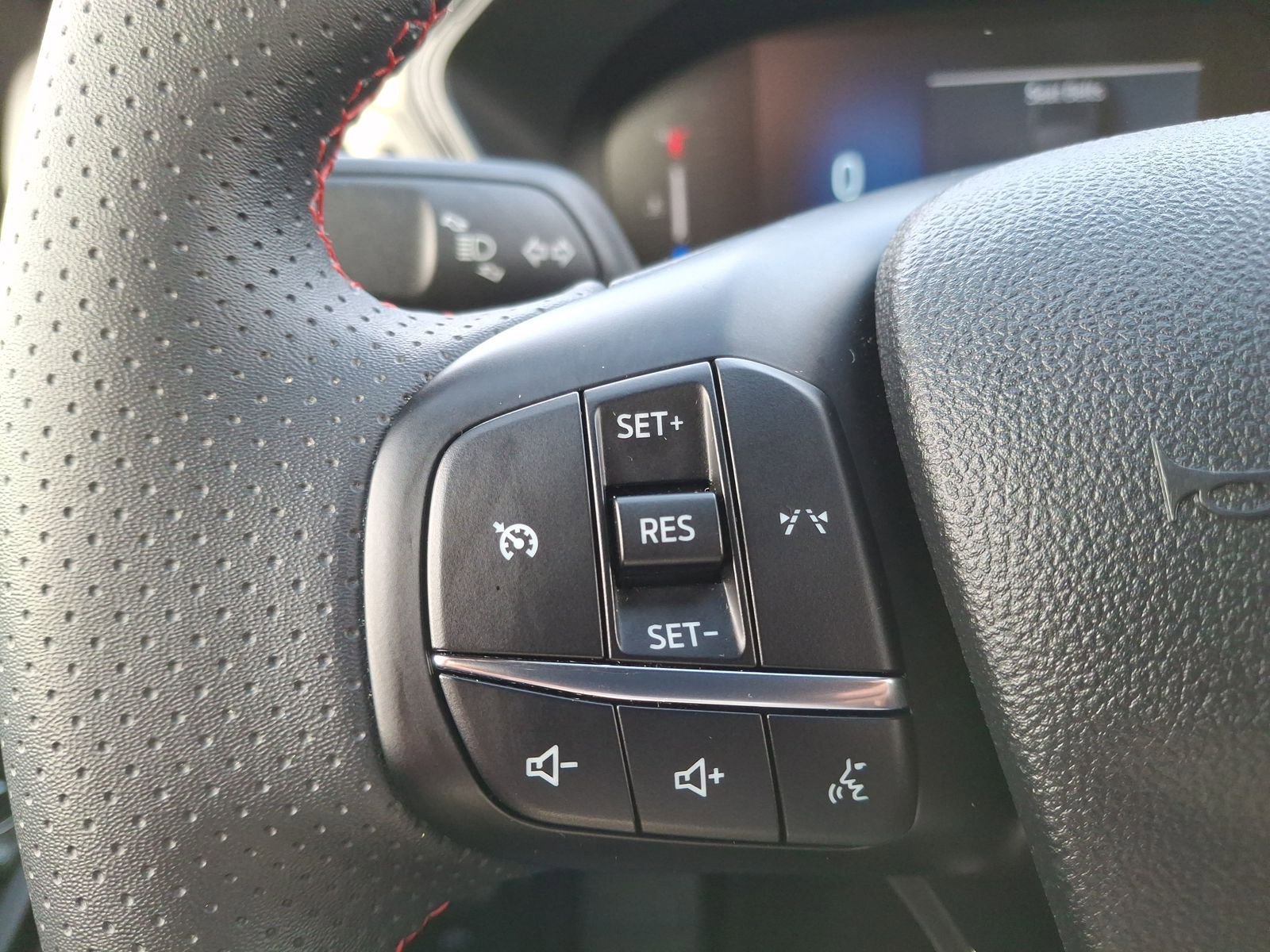 Used 2025 Ford Escape ST-Line image 13