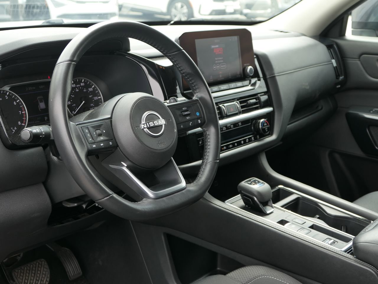 Used 2025 Nissan Pathfinder SV FWD image 12