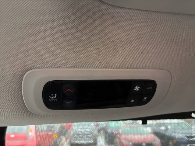 Used 2023 Chrysler Pacifica Touring-L image 32