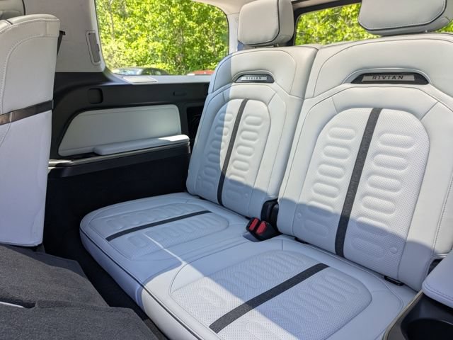 Used 2025 Rivian R1S Adventure AWD/4WD image 18