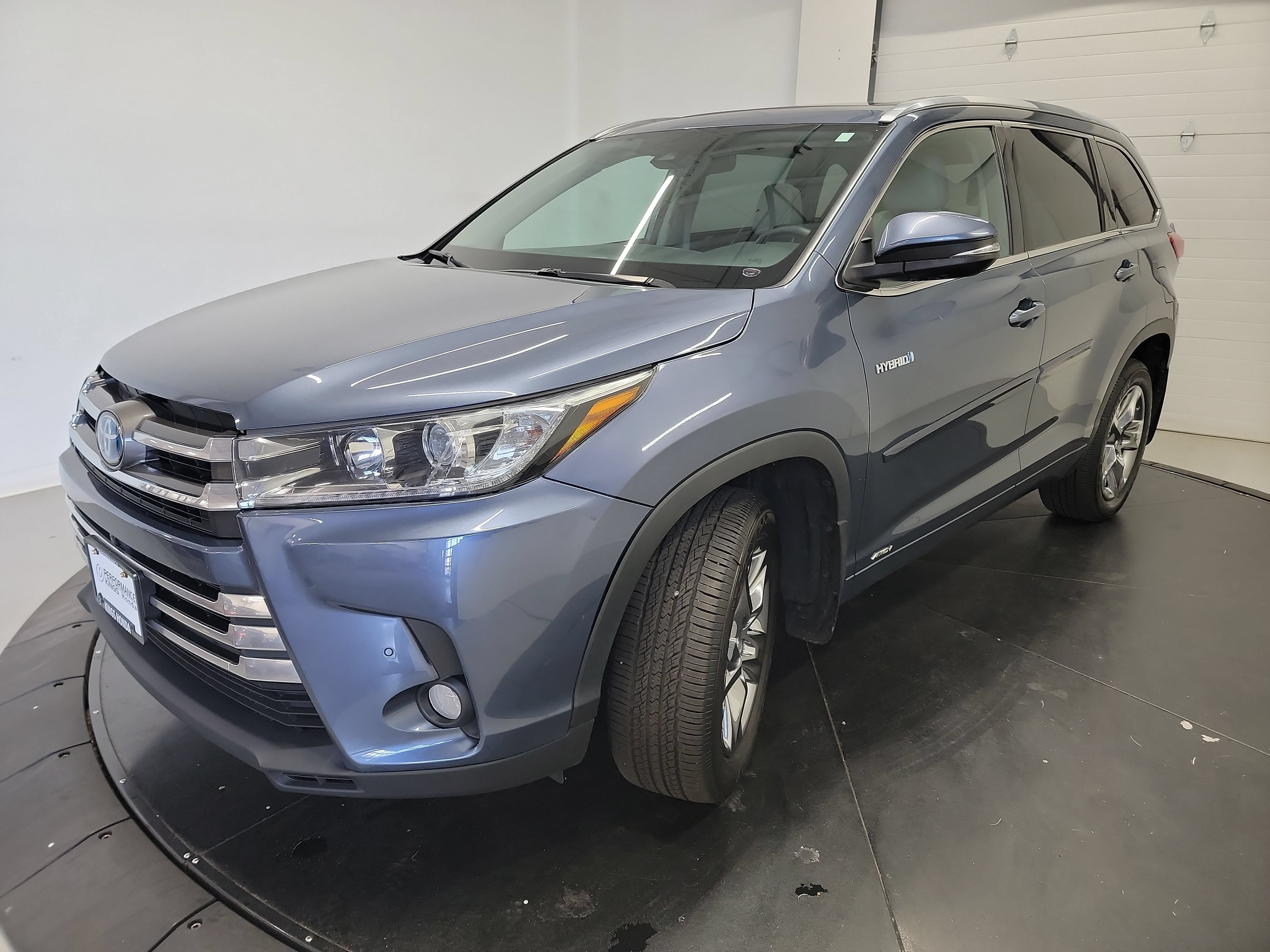 Used 2018 Toyota Highlander Limited Platinum AWD/4WD image 3
