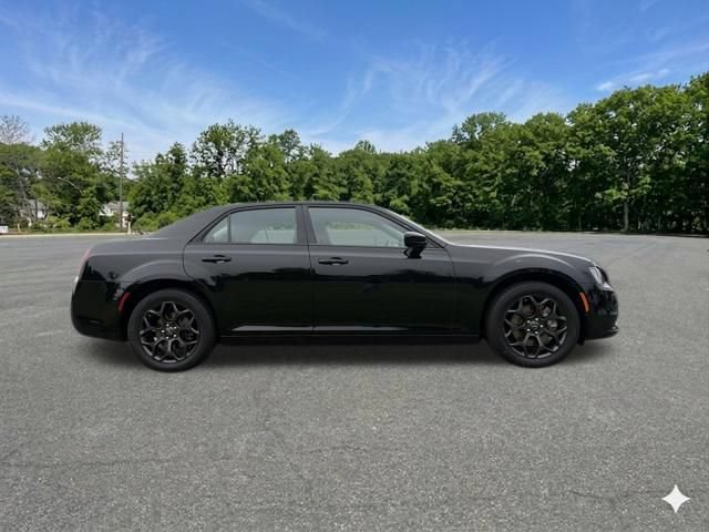 Used 2023 Chrysler 300 Touring w/ Sport Appearance Package AWD/4WD image 10