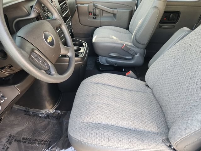 Used 2025 Chevrolet Express 3500 LS RWD image 4