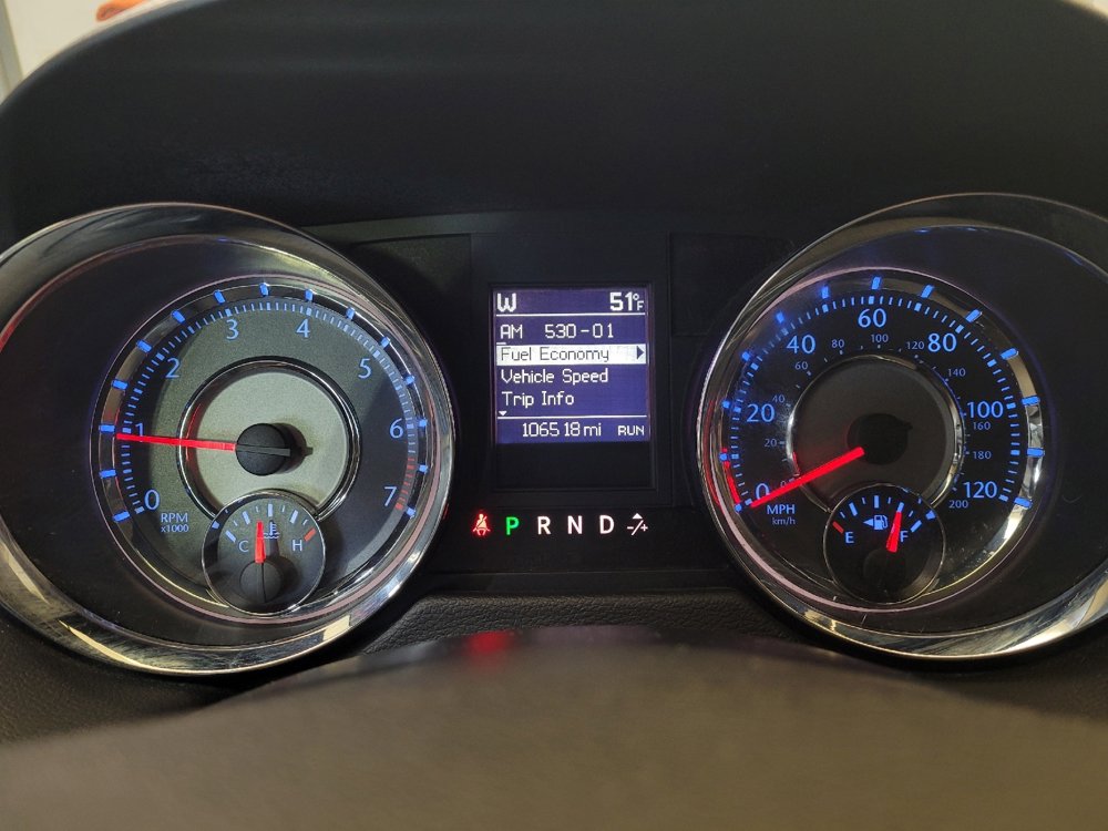 Used 2016 Chrysler Town & Country Touring FWD image 23