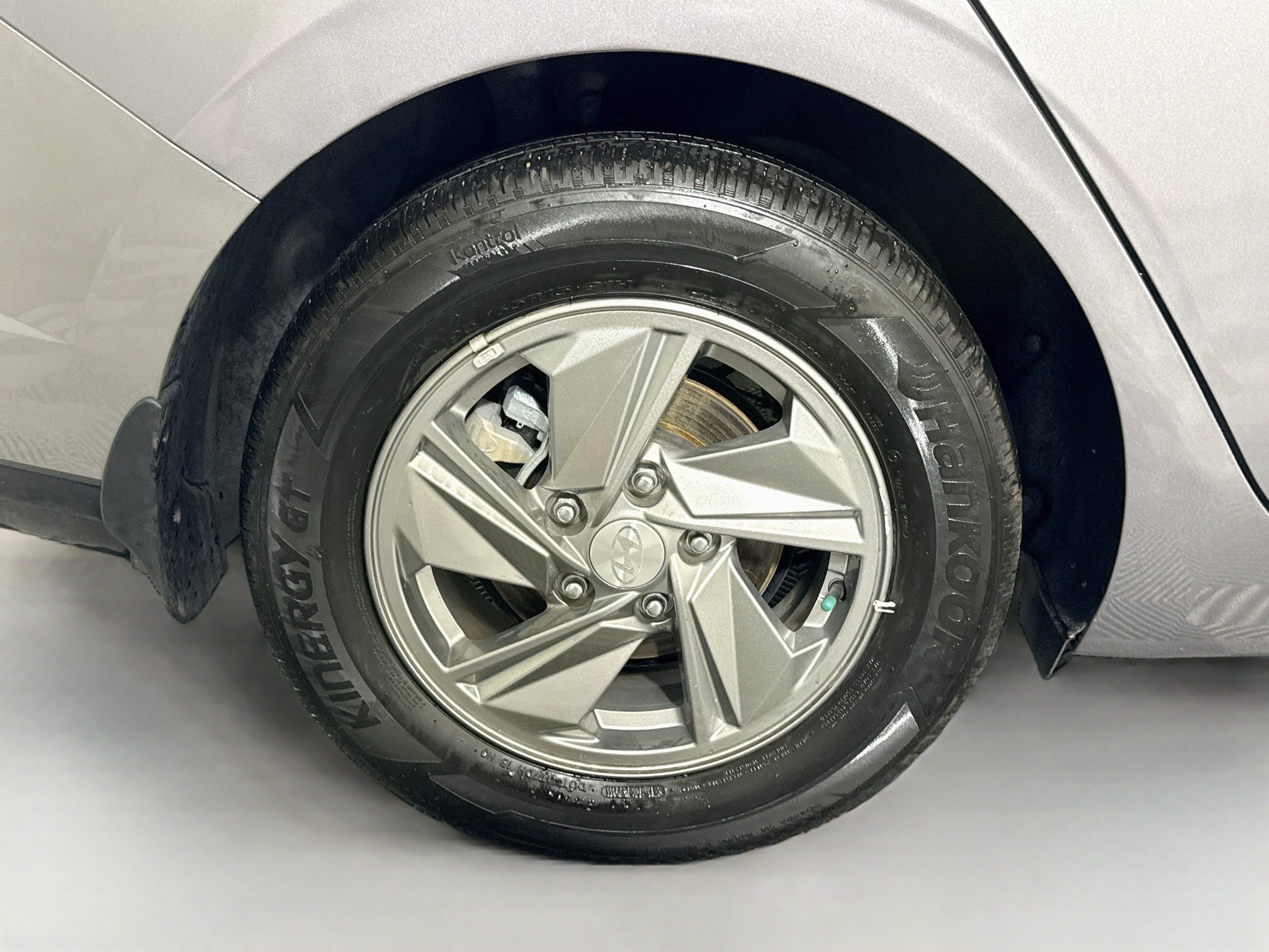 Used 2025 Hyundai Elantra SE FWD image 32