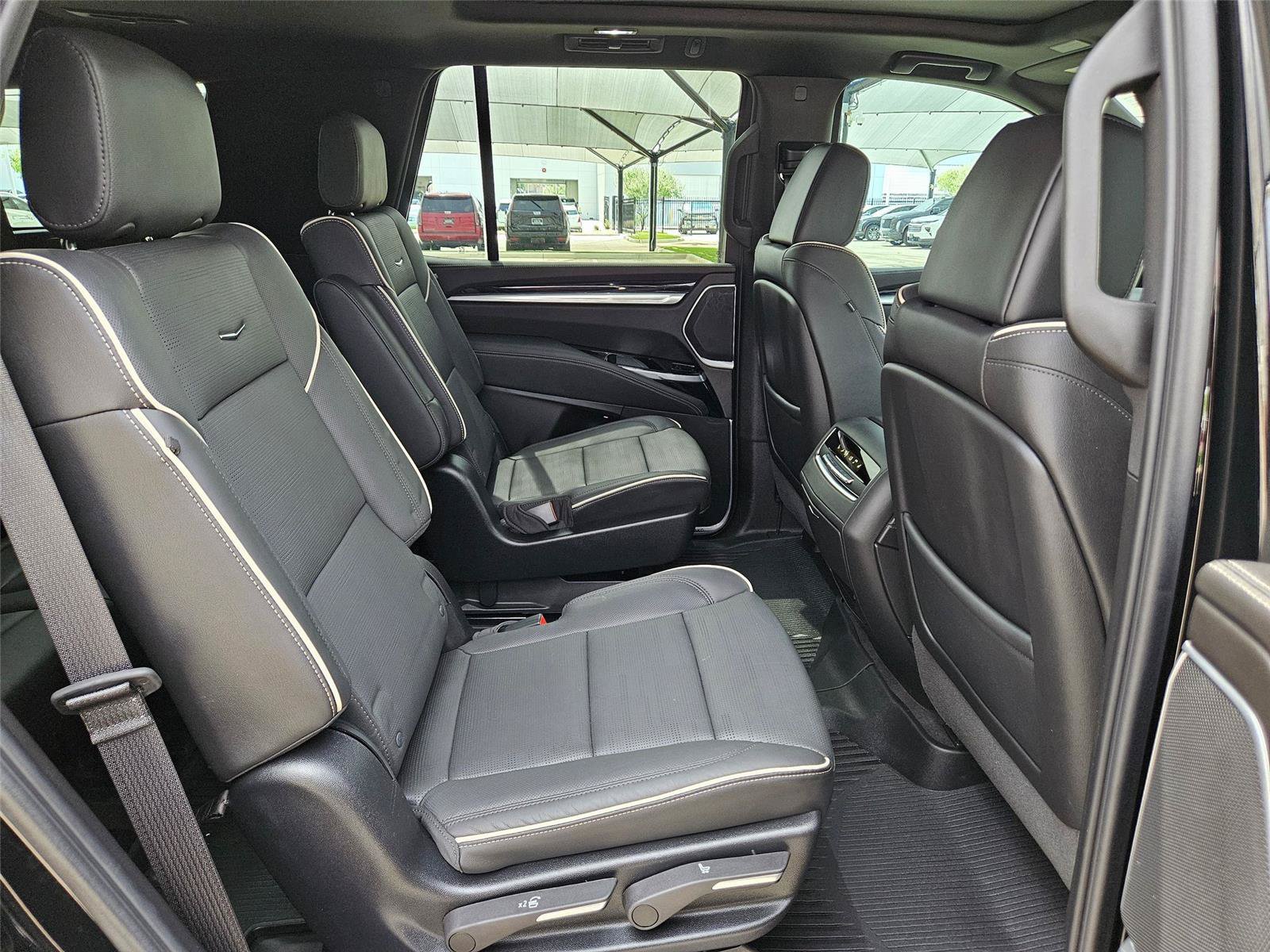 Certified 2025 Cadillac Escalade Sport w/ LPO, ONYX Package AWD/4WD image 28