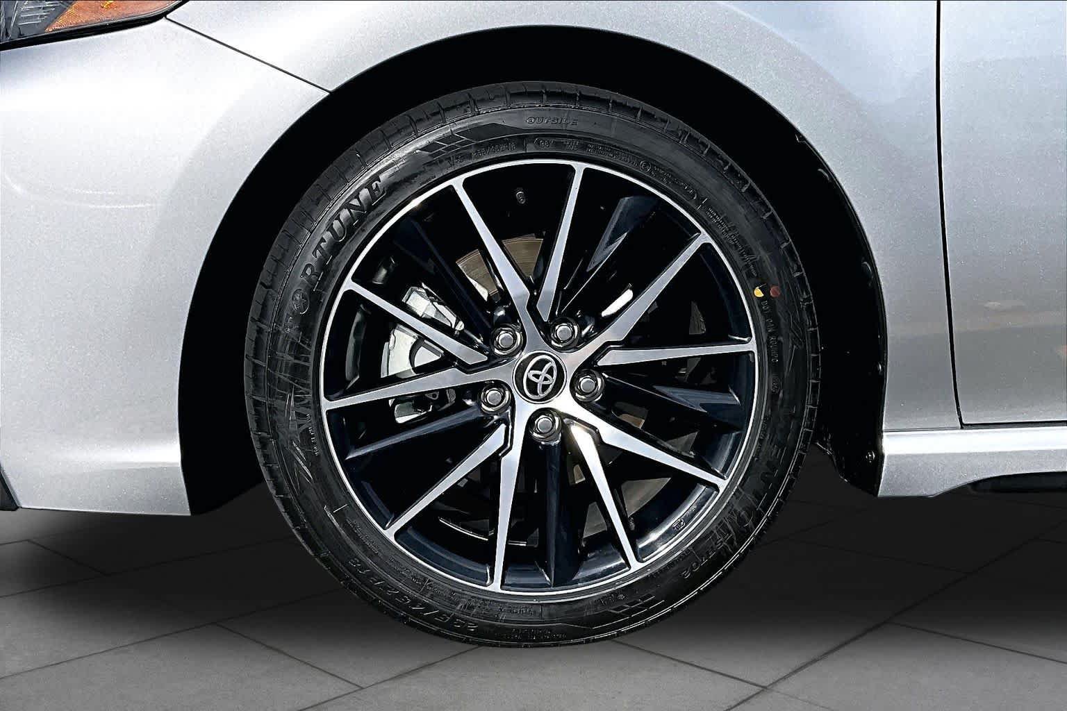 Used 2024 Toyota Camry SE w/ Convenience Package FWD image 10