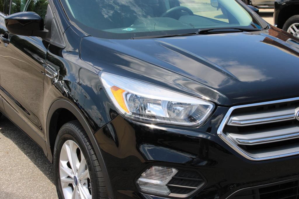 Used 2018 Ford Escape SE w/ SE Sync 3 Package AWD/4WD image 4