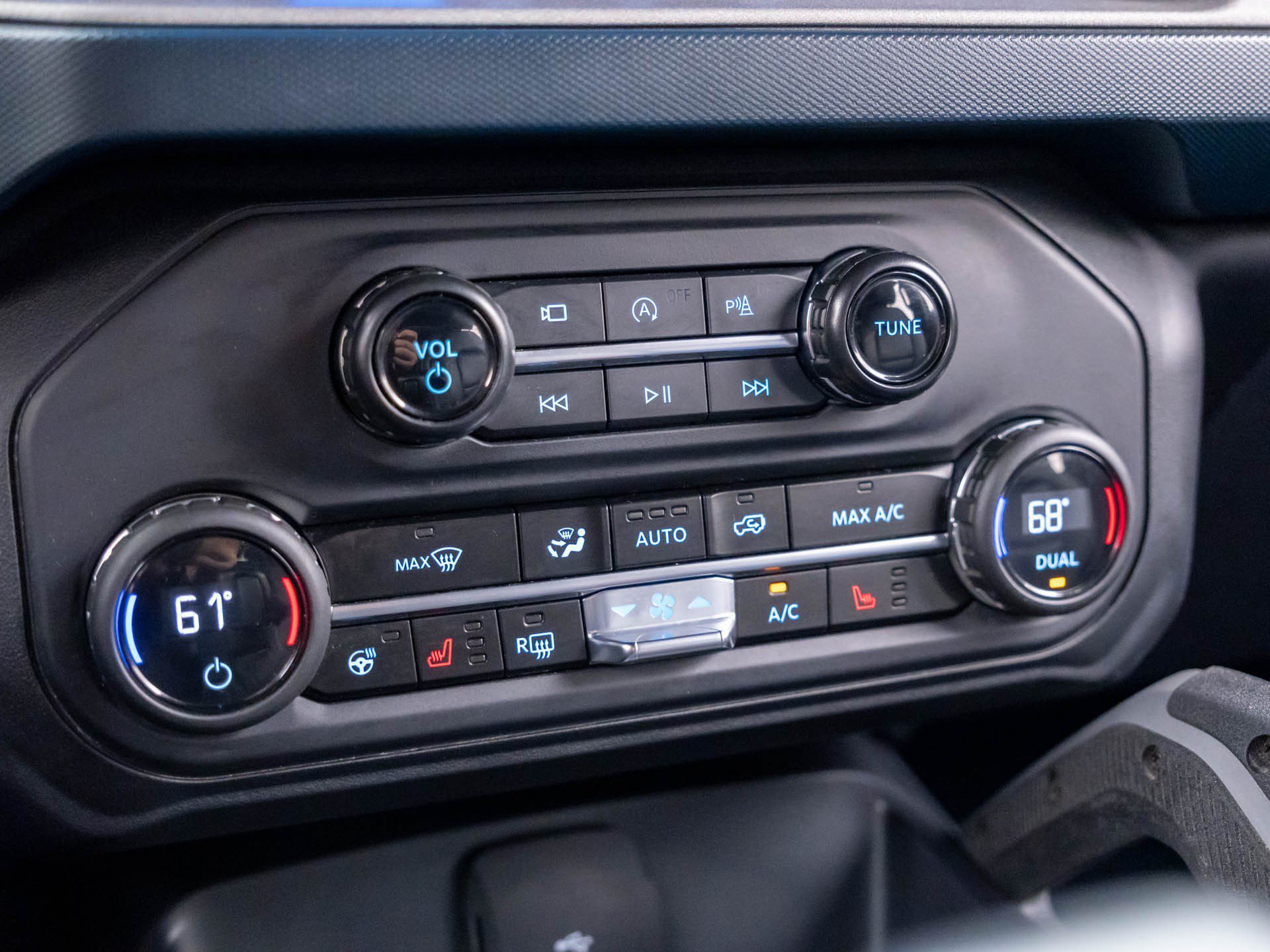 Used 2024 Ford Bronco Outer Banks w/ Sasquatch Package AWD/4WD image 22