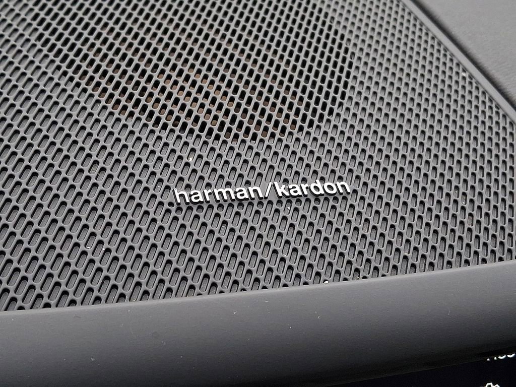 Used 2023 Volvo XC60 T8 Plus image 22