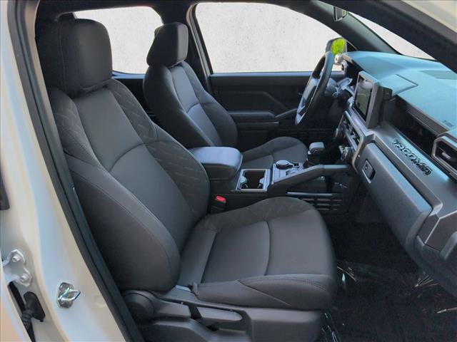Used 2025 Toyota Tacoma SR5 AWD/4WD image 20