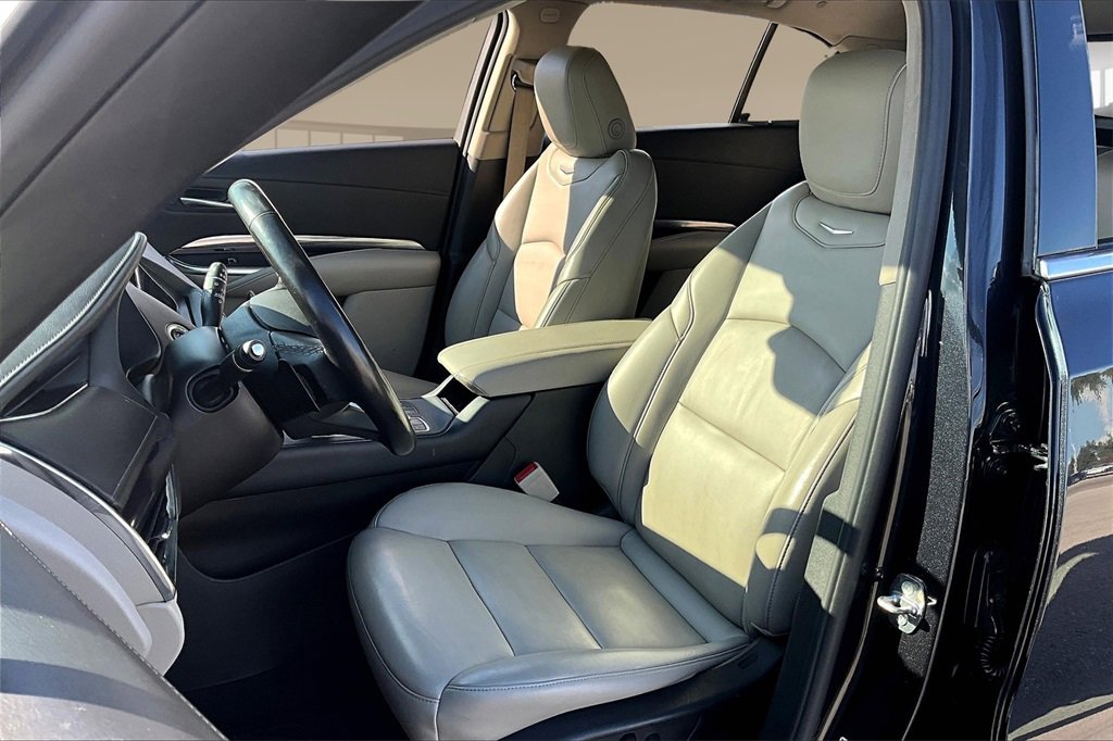 Certified 2023 Cadillac XT4 Luxury w/ Cold Weather Package image 24