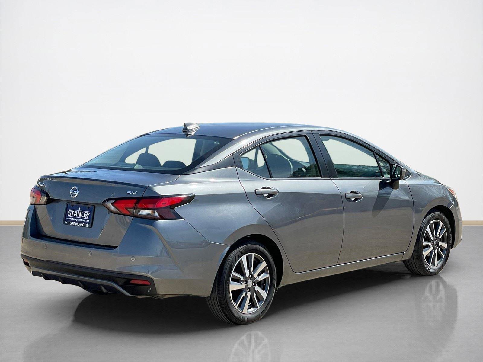 Used 2021 Nissan Versa SV FWD image 8