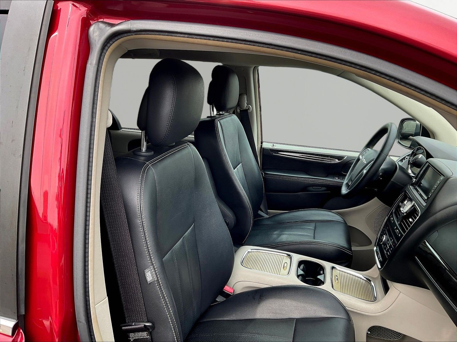 Used 2013 Chrysler Town & Country Touring-L w/ Premium Group FWD image 28