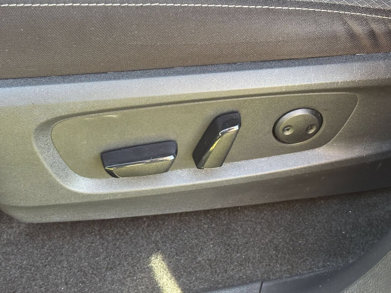 Used 2025 Nissan Pathfinder SV FWD image 21