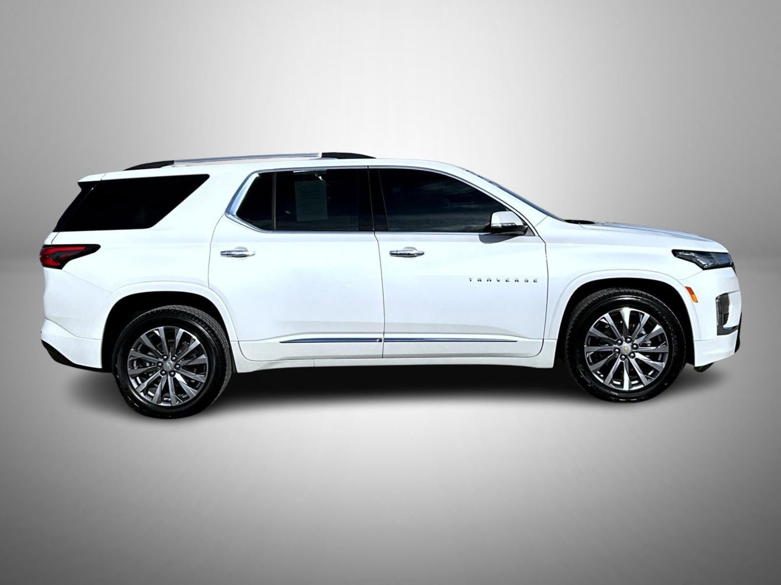 Used 2023 Chevrolet Traverse Premier AWD/4WD image 4