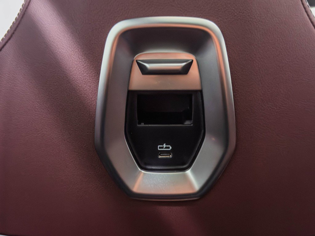 Used 2025 BMW 760i xDrive w/ Executive Package AWD/4WD image 19