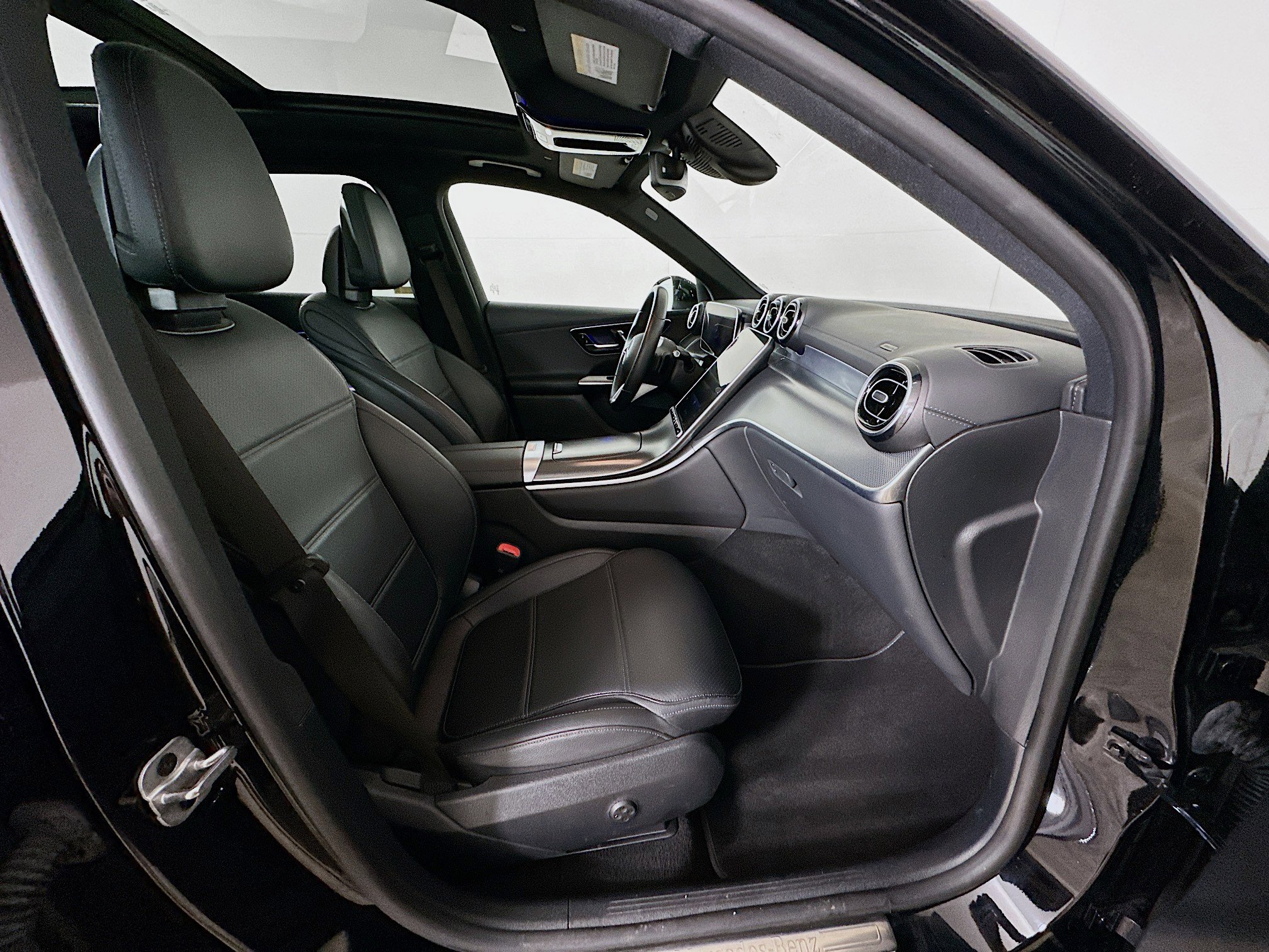 Used 2024 Mercedes-Benz GLC 300 image 31