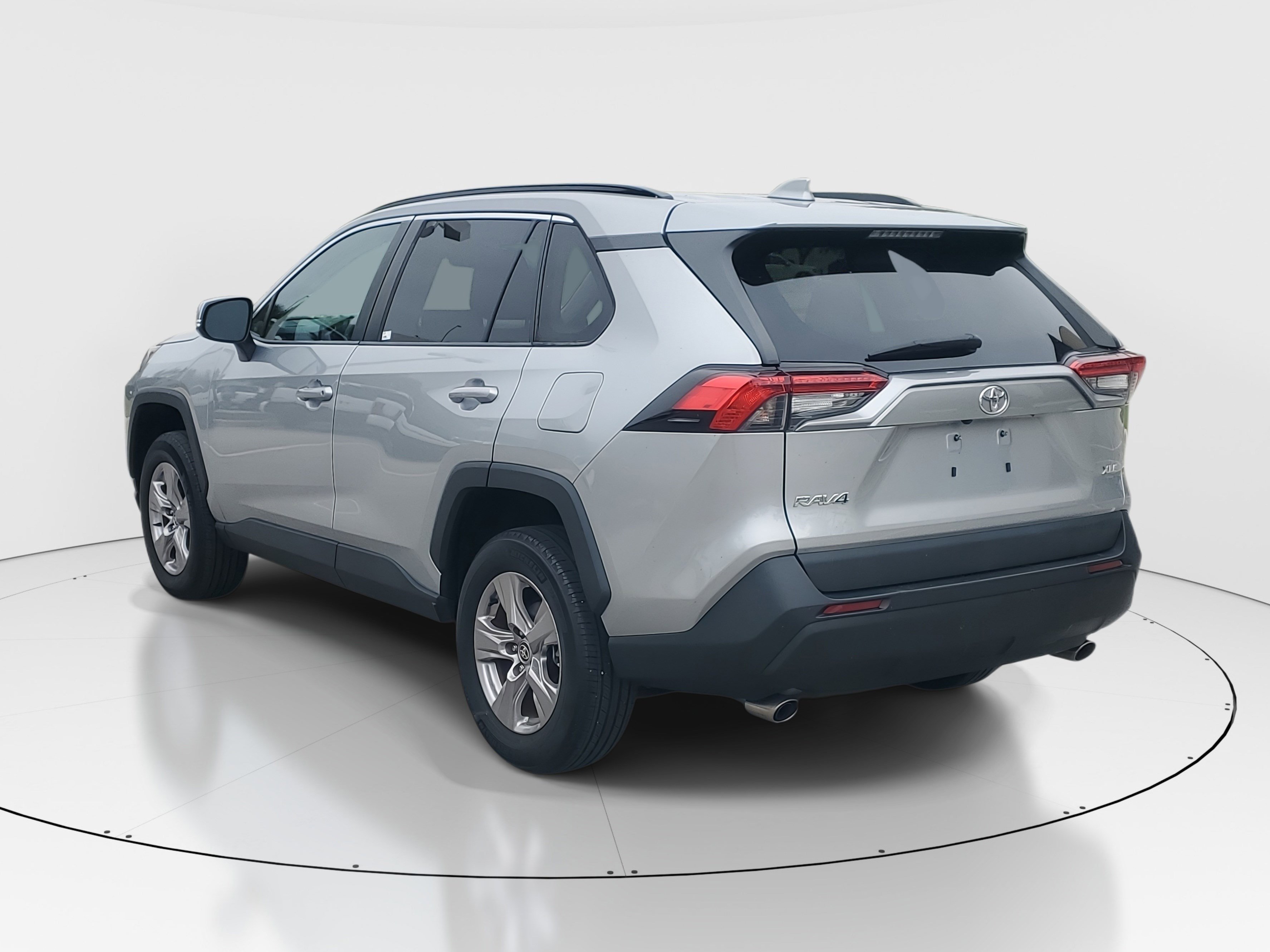 Certified 2022 Toyota RAV4 XLE w/ Convenience Package image 5