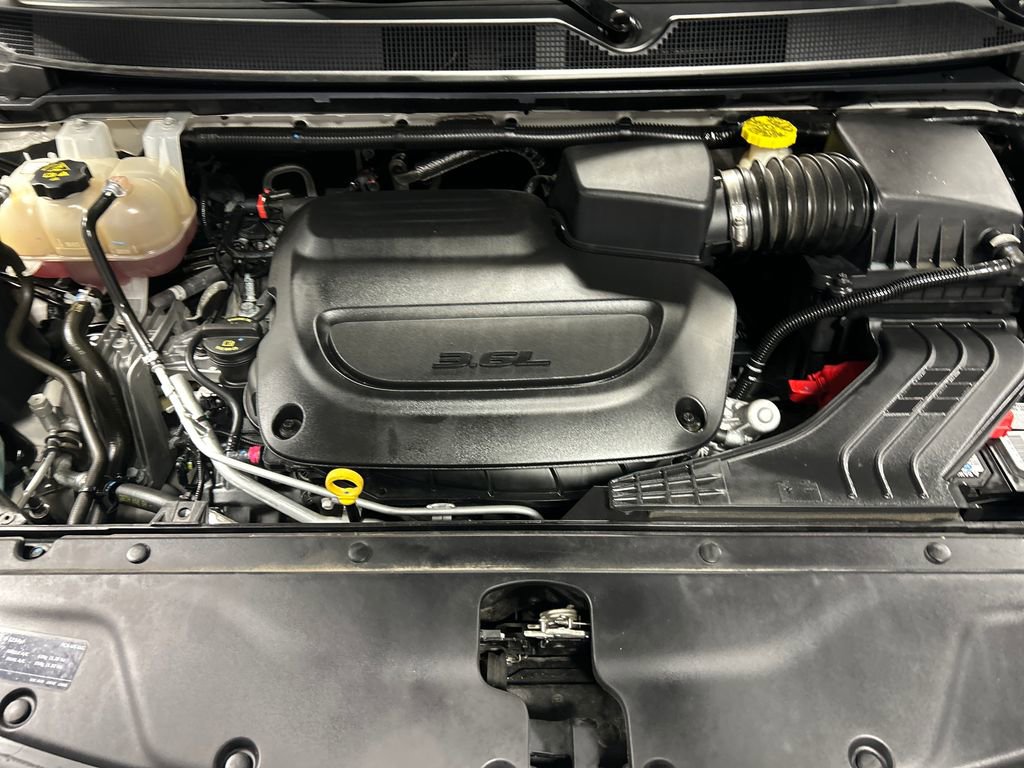Used 2021 Chrysler Pacifica Touring-L FWD image 25