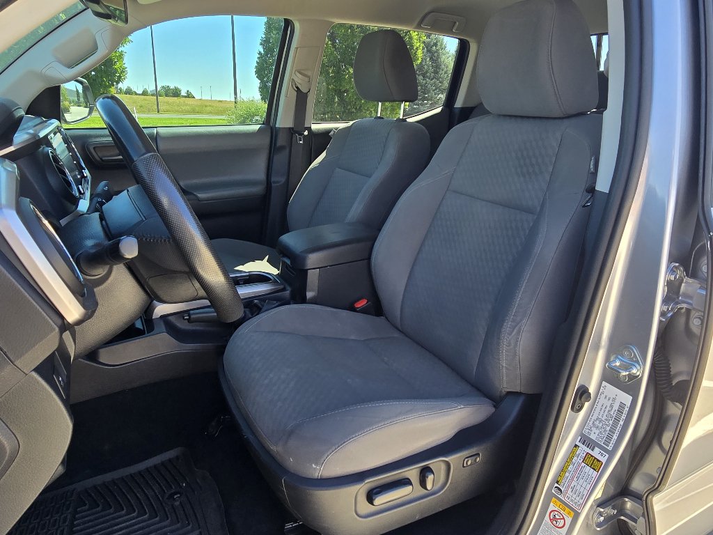 Used 2020 Toyota Tacoma SR5 AWD/4WD image 16