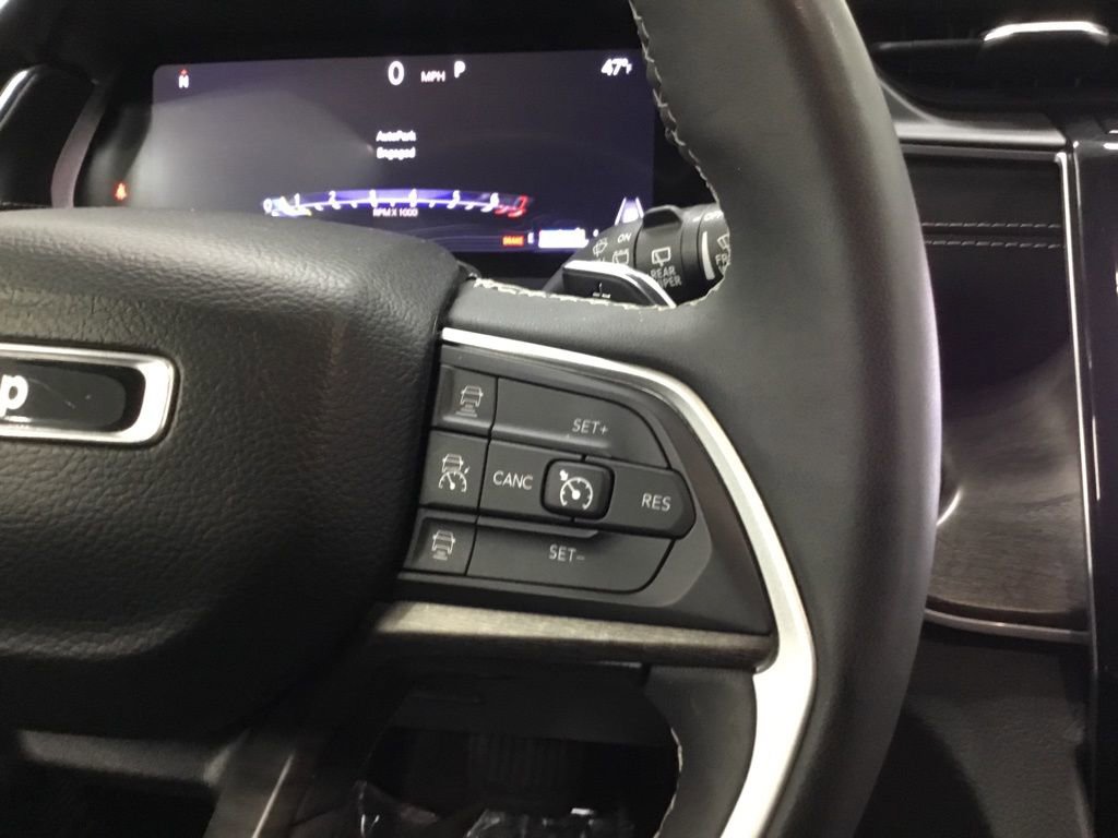 Used 2023 Jeep Grand Cherokee Limited image 46