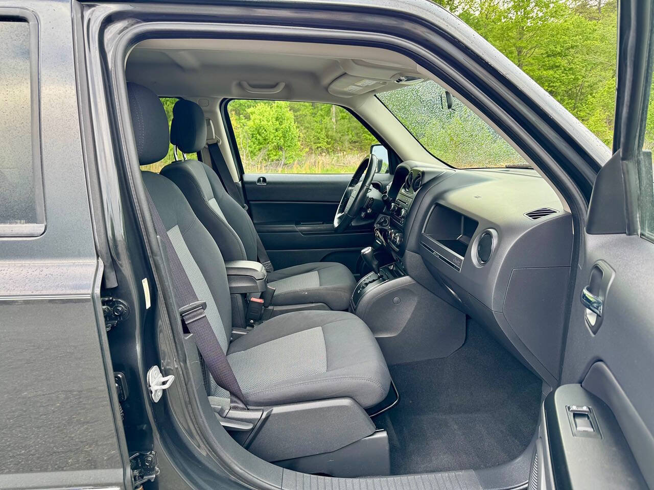 Used 2010 Jeep Patriot Latitude AWD/4WD image 11