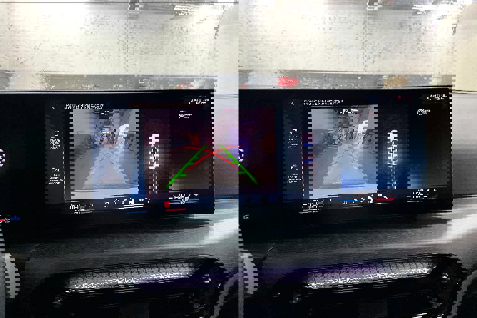 Used 2025 BMW 330i Sedan w/ Convenience Package image 24