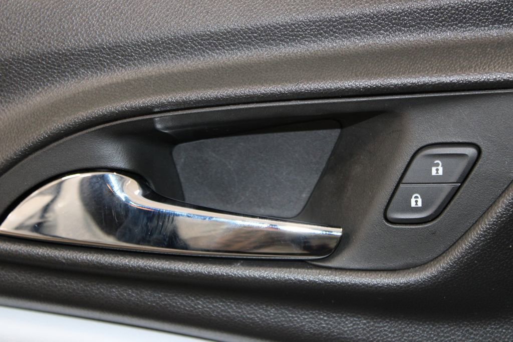 Used 2025 Chevrolet Trax LT image 35