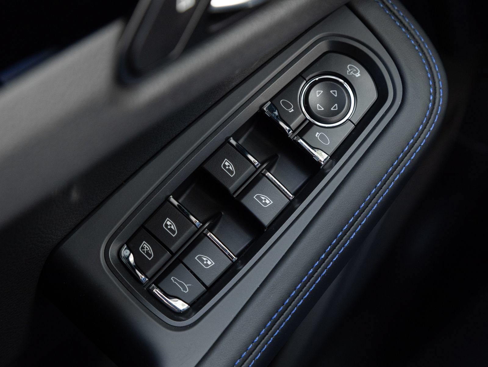New 2026 Porsche Macan AWD/4WD image 19
