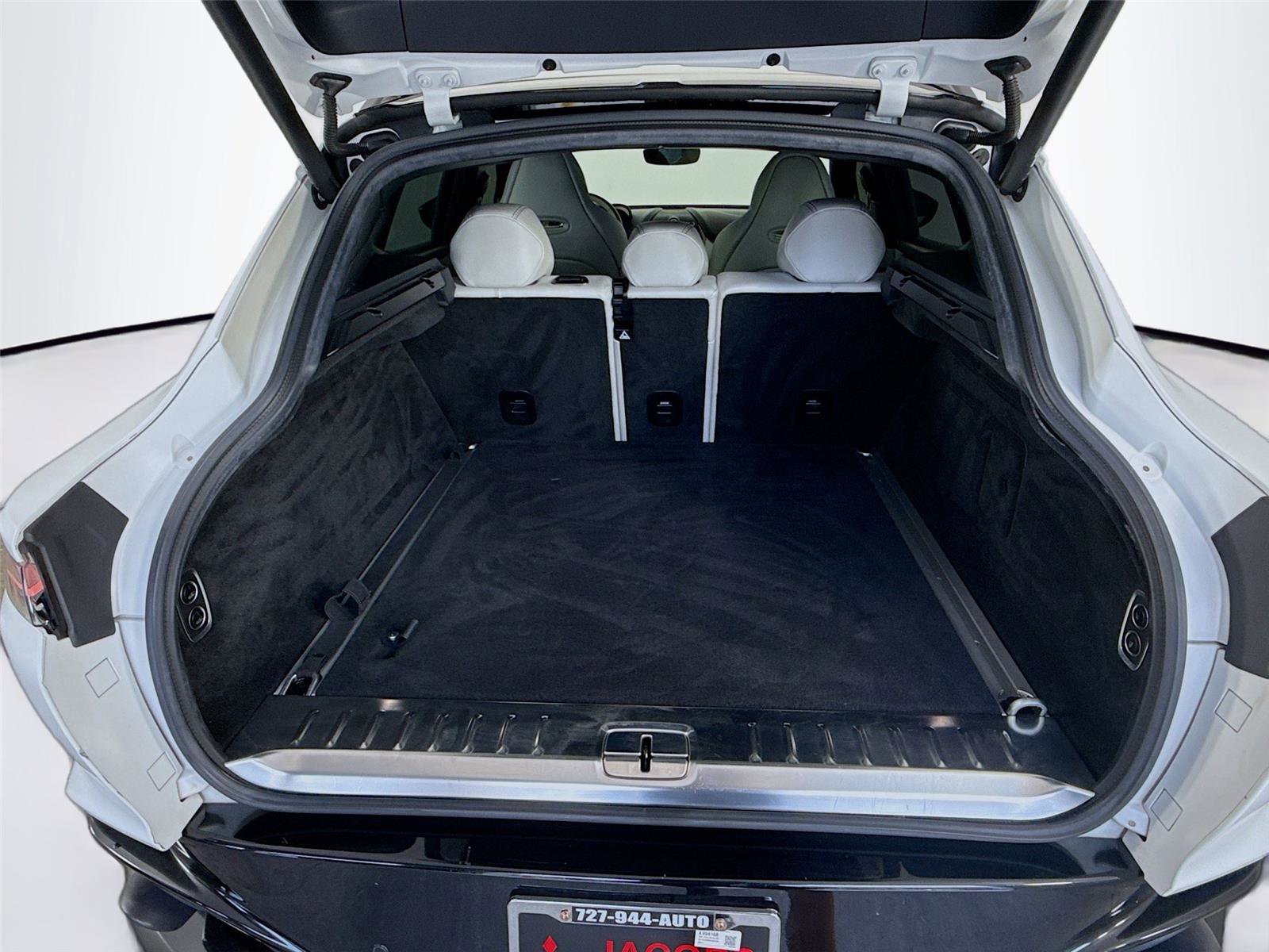 Used 2022 Aston Martin DBX image 26